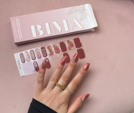 Gellakstickers bieden meer voordeel dan gellak bij een nagelsalon, bespaart kosten, minder schadelijk, tijdsbesparend en meer