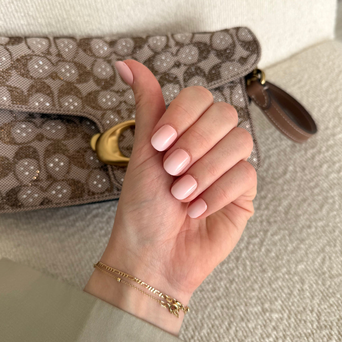 Korte nagels: de mooiste vormen en inspiratie voor korte nagels
