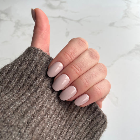 Prachtige effen nude/taupe achtige kleur press on nagels in een ronde vorm 