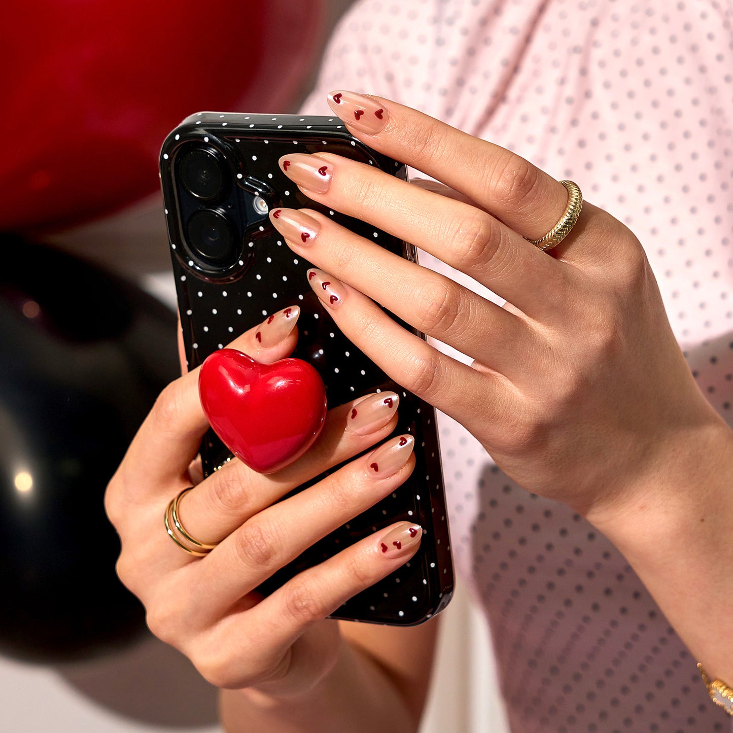 Little Love Press-On nagels met nude basis en kleine rode hartjes