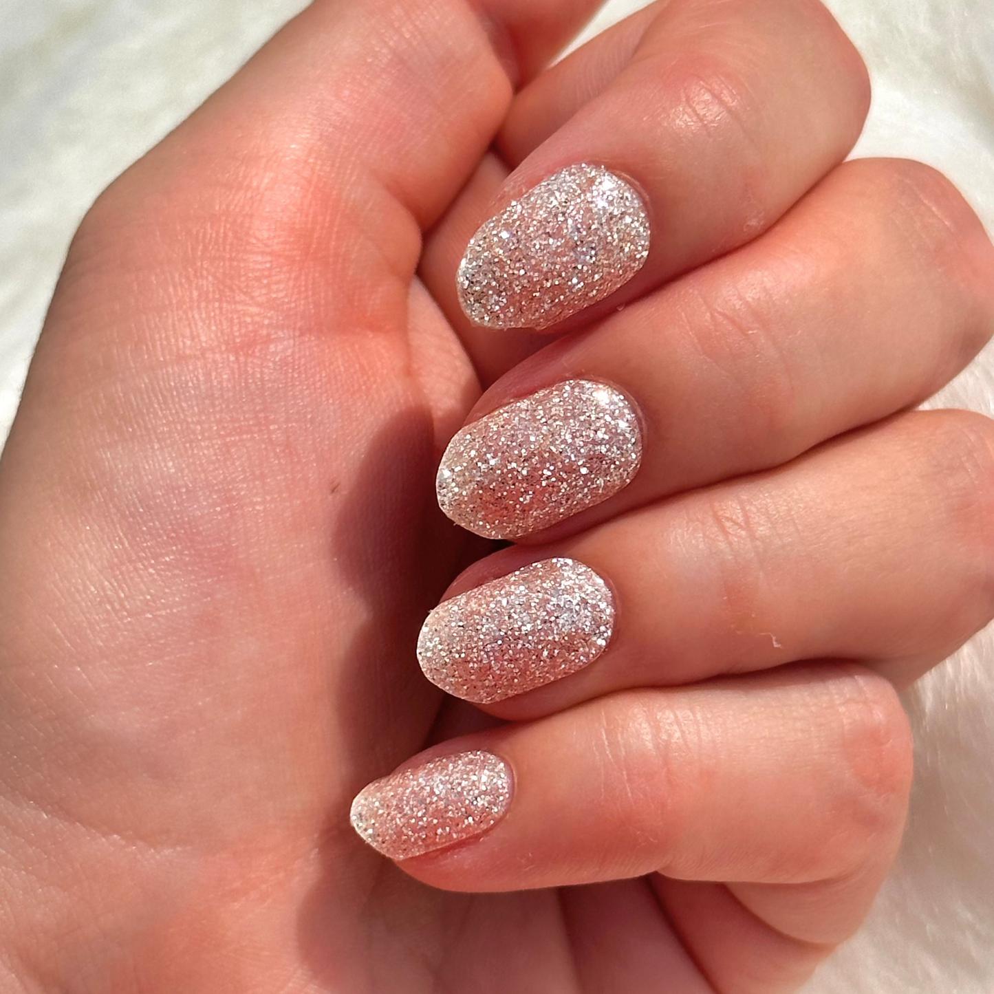 Nude gel nagelstickers met glitters 