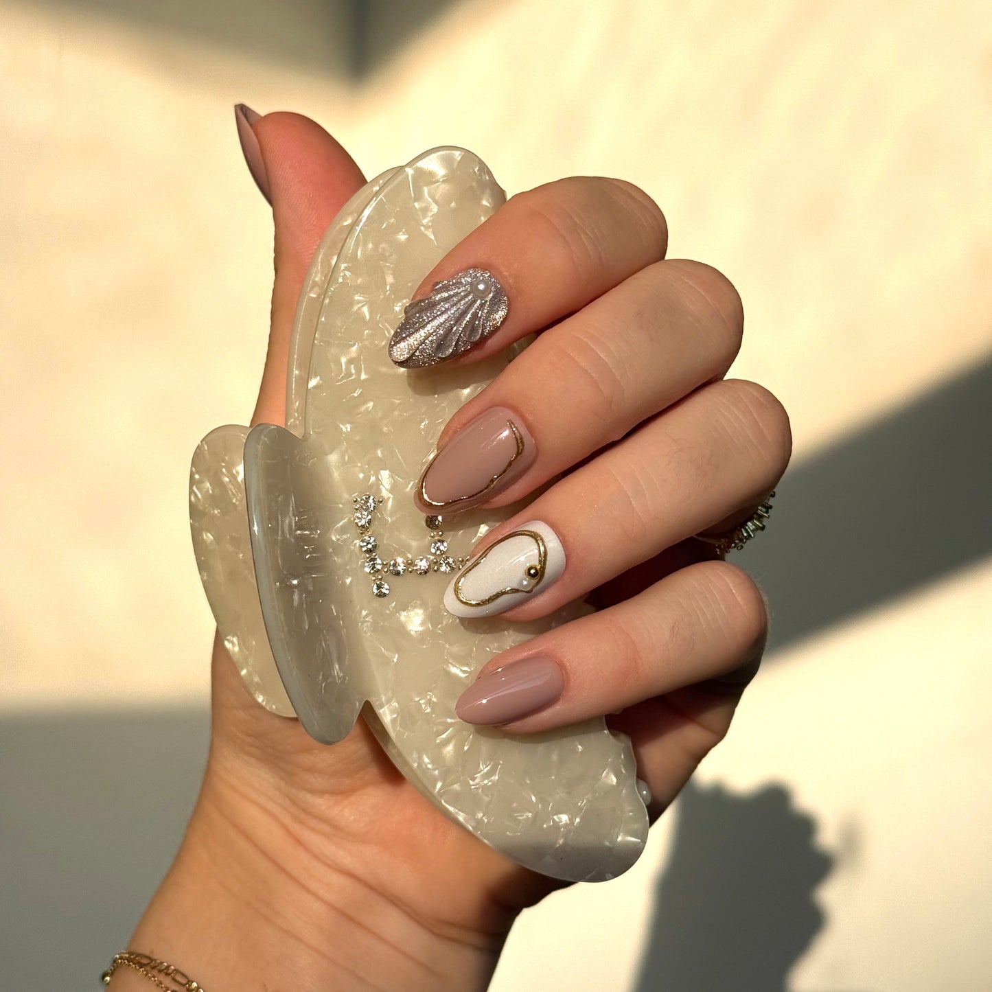 Treasure nail art plaknagels op de nagels