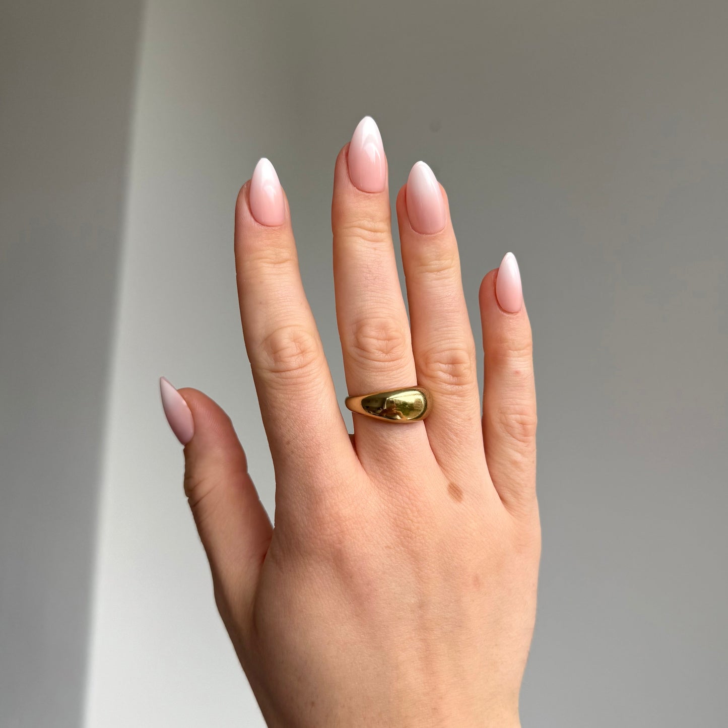 Babyboom almond press-on nails van BIMA Nails