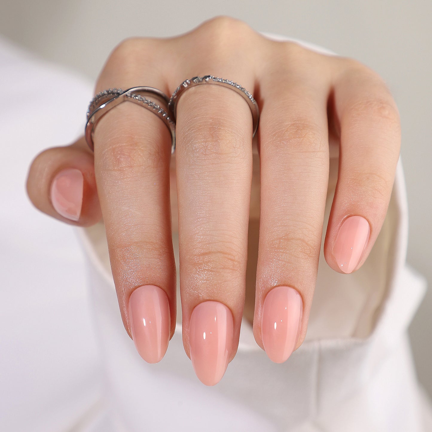 almond vorm press-ons in een warme nude kleur