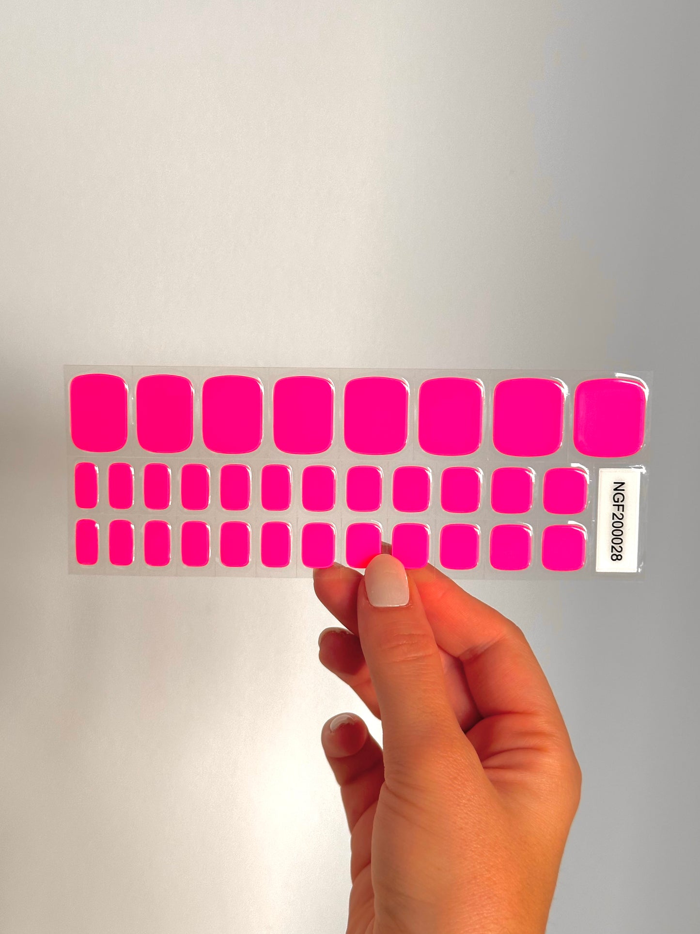 Knal roze gellakstickers voor je teennagels