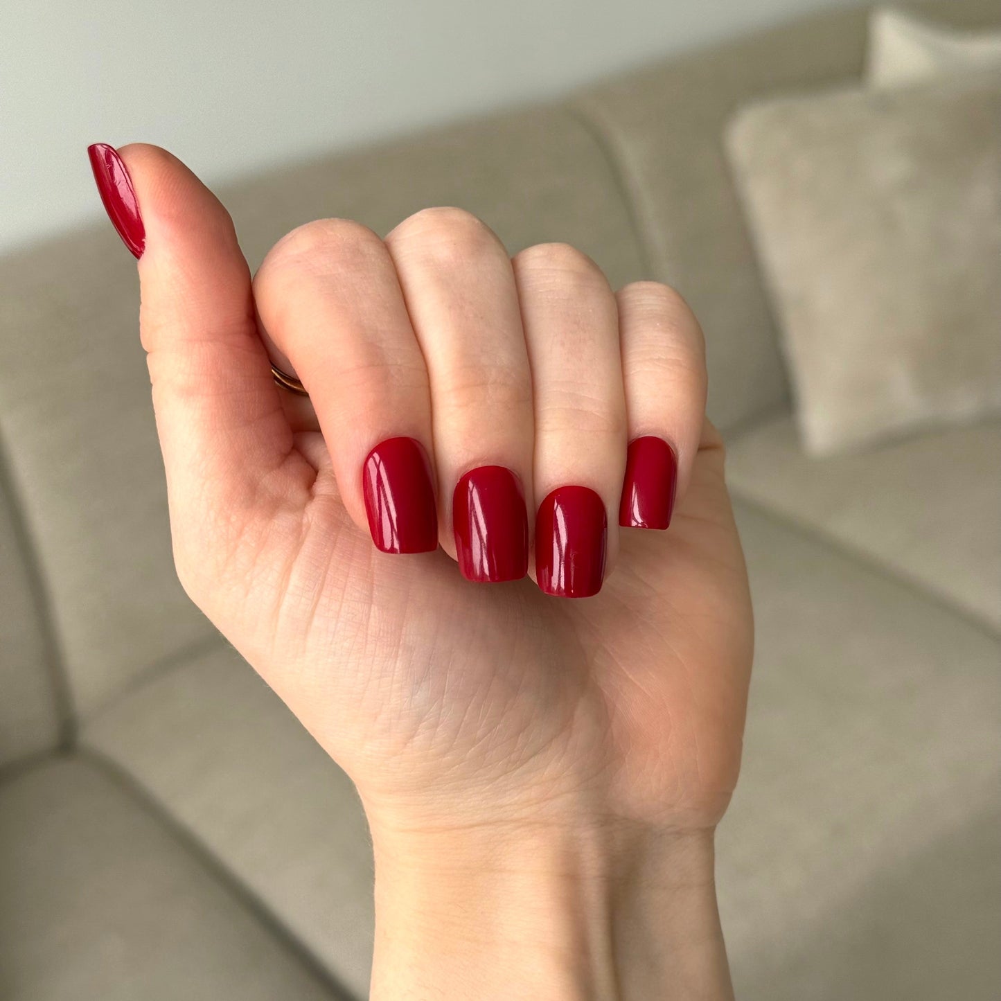 Klassiek rode plaknagels in square vorm van BIMA Nails