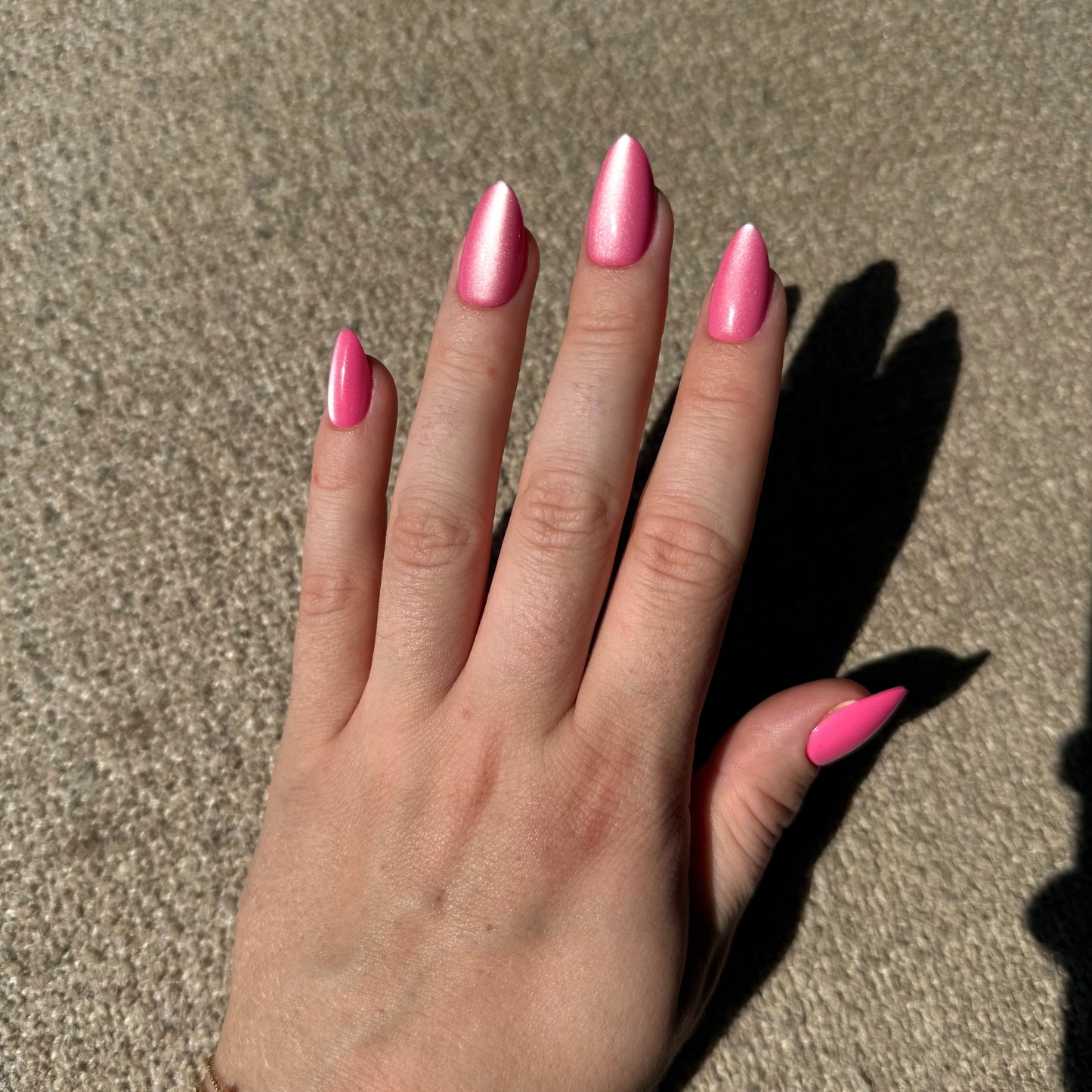 Roze almond cat-eye press-on nagels
