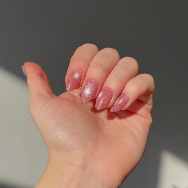 Roze met glitter press-on met cat eye effect