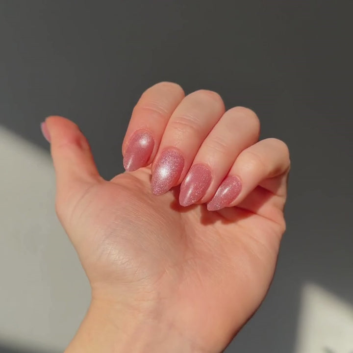 Roze met glitter press-on met cat eye effect