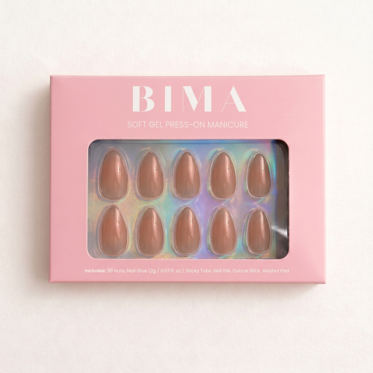 Packshot met de almond Sienna press-ons nageals, een nude bruinige nagel